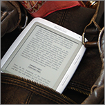 czytnik ebooków Cybook Opus można nosić w kieszeni lub torebce